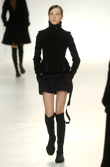 desfiles-gloriacoelho-saopauloinverno2006rtw-101