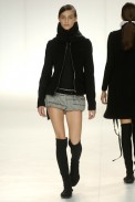desfiles-gloriacoelho-saopauloinverno2006rtw-103