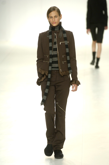 desfiles-gloriacoelho-saopauloinverno2006rtw-109