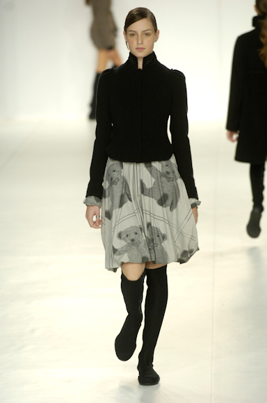 desfiles-gloriacoelho-saopauloinverno2006rtw-112
