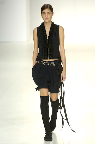 desfiles-gloriacoelho-saopauloinverno2006rtw-115