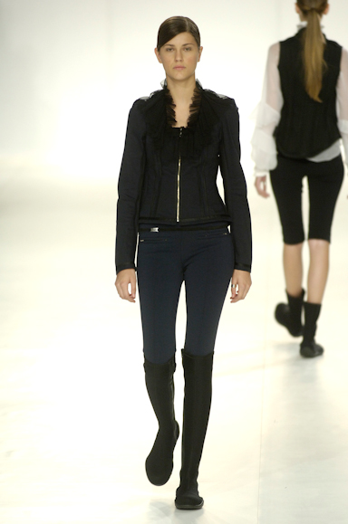 desfiles-gloriacoelho-saopauloinverno2006rtw-116