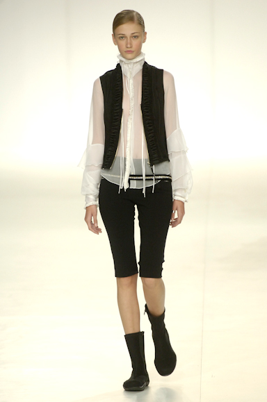 desfiles-gloriacoelho-saopauloinverno2006rtw-117