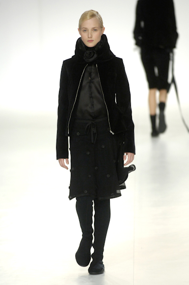 desfiles-gloriacoelho-saopauloinverno2006rtw-120