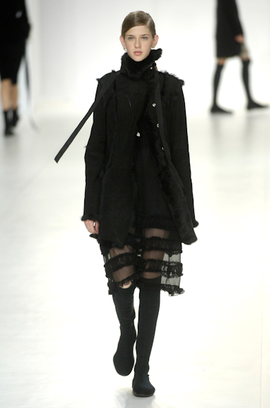 desfiles-gloriacoelho-saopauloinverno2006rtw-122