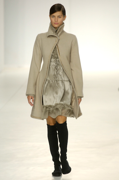 desfiles-gloriacoelho-saopauloinverno2006rtw-123