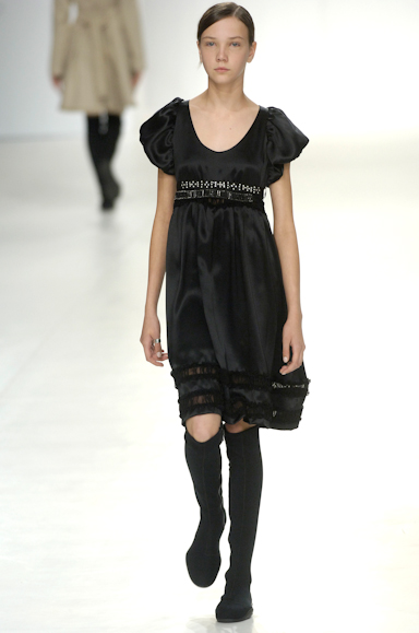desfiles-gloriacoelho-saopauloinverno2006rtw-125
