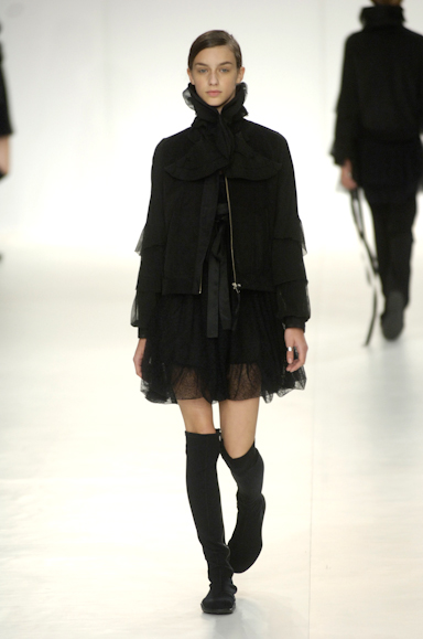desfiles-gloriacoelho-saopauloinverno2006rtw-129