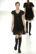 desfiles-gloriacoelho-saopauloinverno2006rtw-131