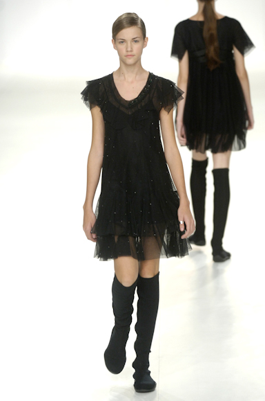 desfiles-gloriacoelho-saopauloinverno2006rtw-131