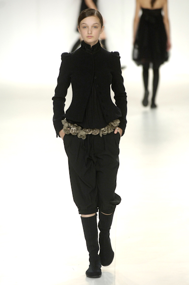 desfiles-gloriacoelho-saopauloinverno2006rtw-133
