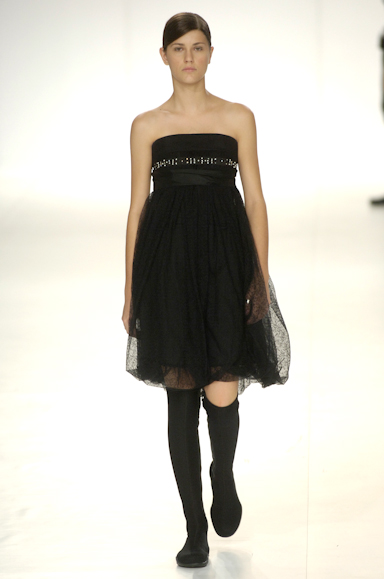 desfiles-gloriacoelho-saopauloinverno2006rtw-134