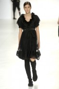 desfiles-gloriacoelho-saopauloinverno2006rtw-135