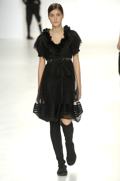 desfiles-gloriacoelho-saopauloinverno2006rtw-135