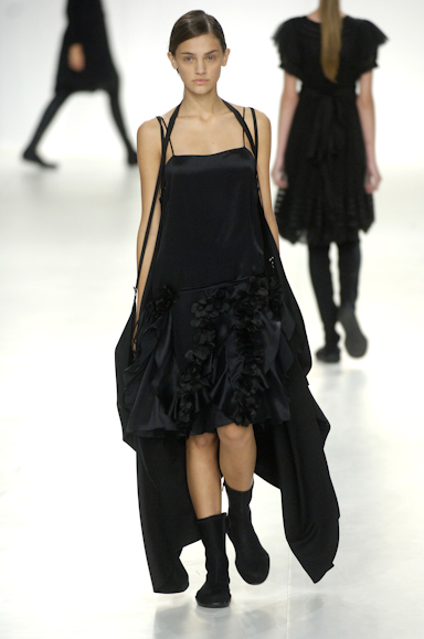 desfiles-gloriacoelho-saopauloinverno2006rtw-136