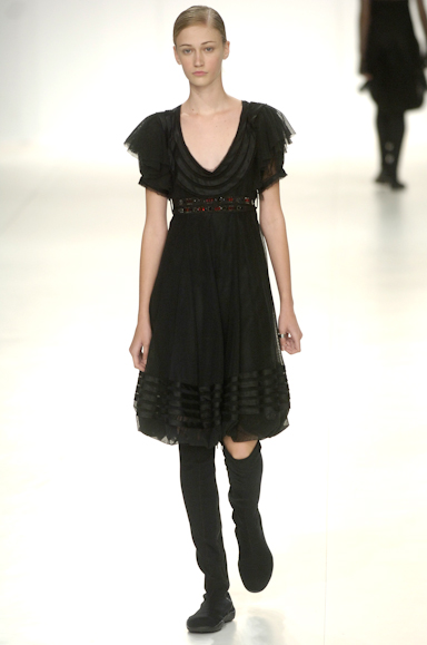 desfiles-gloriacoelho-saopauloinverno2006rtw-137