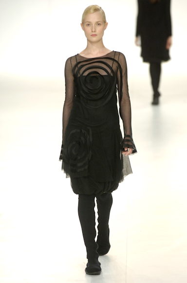 desfiles-gloriacoelho-saopauloinverno2006rtw-138