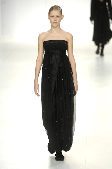 desfiles-gloriacoelho-saopauloinverno2006rtw-142
