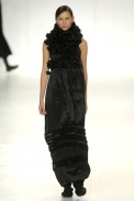 desfiles-gloriacoelho-saopauloinverno2006rtw-144