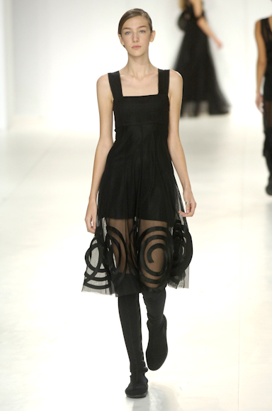 desfiles-gloriacoelho-saopauloinverno2006rtw-147