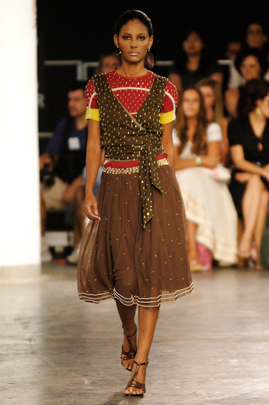 desfiles-isabelacapeto-saopauloinverno2006rtw-112