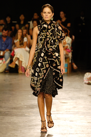 desfiles-isabelacapeto-saopauloinverno2006rtw-128