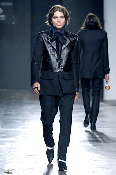 desfiles-karllagirotto-saopauloinverno2006rtw-101