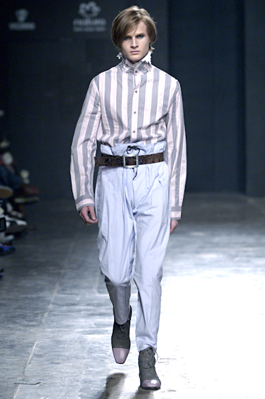 desfiles-karllagirotto-saopauloinverno2006rtw-110