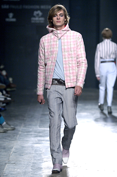desfiles-karllagirotto-saopauloinverno2006rtw-111