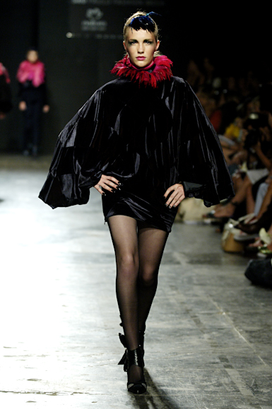 desfiles-karllagirotto-saopauloinverno2006rtw-119