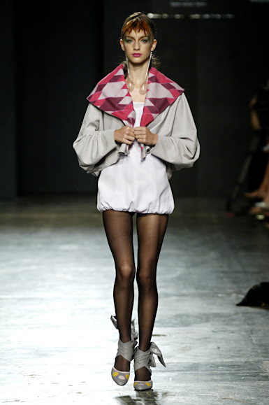desfiles-karllagirotto-saopauloinverno2006rtw-124