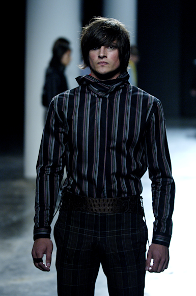 desfiles-karllagirotto-saopauloinverno2006rtw-132