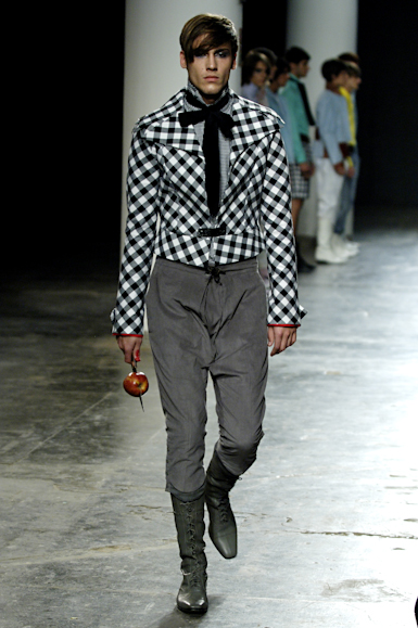 desfiles-karllagirotto-saopauloinverno2006rtw-134