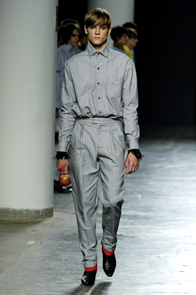 desfiles-karllagirotto-saopauloinverno2006rtw-135