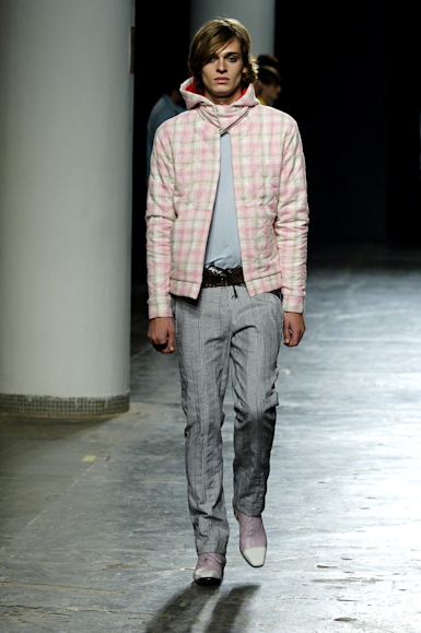 desfiles-karllagirotto-saopauloinverno2006rtw-136