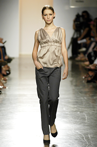 desfiles-lorenzomerlino-saopauloinverno2006rtw-102