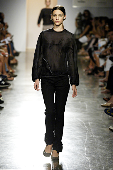 desfiles-lorenzomerlino-saopauloinverno2006rtw-104