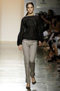 desfiles-lorenzomerlino-saopauloinverno2006rtw-105