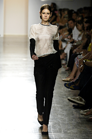 desfiles-lorenzomerlino-saopauloinverno2006rtw-107