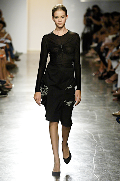 desfiles-lorenzomerlino-saopauloinverno2006rtw-112