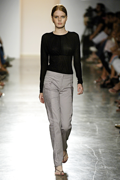 desfiles-lorenzomerlino-saopauloinverno2006rtw-113