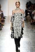 desfiles-lorenzomerlino-saopauloinverno2006rtw-115