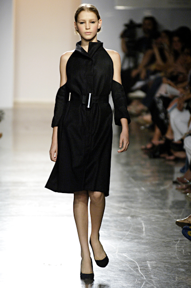 desfiles-lorenzomerlino-saopauloinverno2006rtw-126