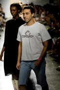 desfiles-lorenzomerlino-saopauloinverno2006rtw-127