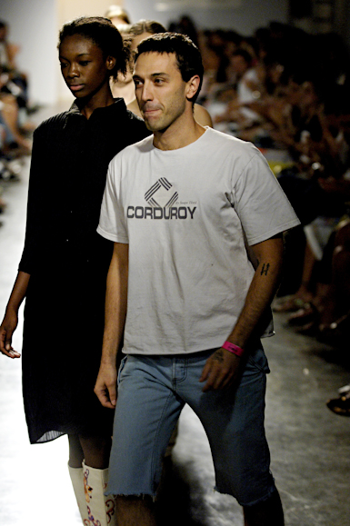 desfiles-lorenzomerlino-saopauloinverno2006rtw-127