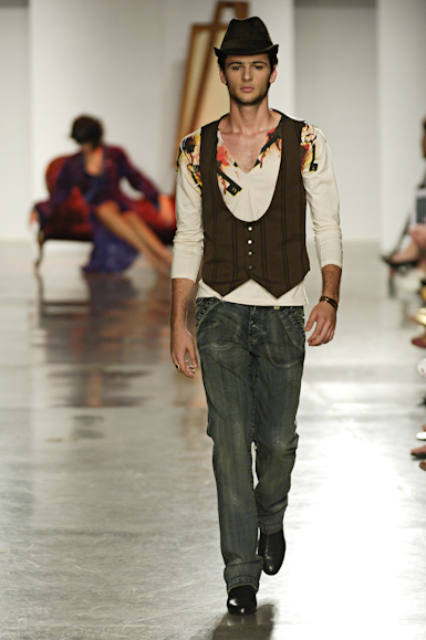 desfiles-marioqueiroz-saopauloinverno2006rtw-121