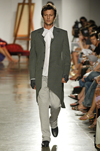 desfiles-marioqueiroz-saopauloinverno2006rtw-128