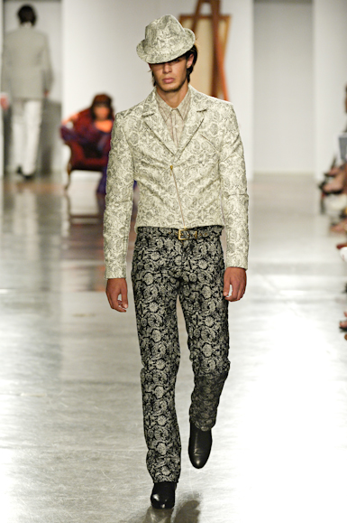 desfiles-marioqueiroz-saopauloinverno2006rtw-131