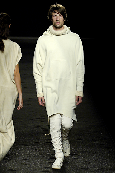 desfiles-osklen-saopauloinverno2006rtw-103