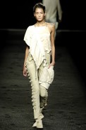 desfiles-osklen-saopauloinverno2006rtw-106